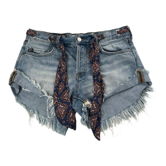 We the Free People Scarf Belt Button Fly Jean Shorts 26 Light Fringe Fray Cuffed - Picture 2 of 13